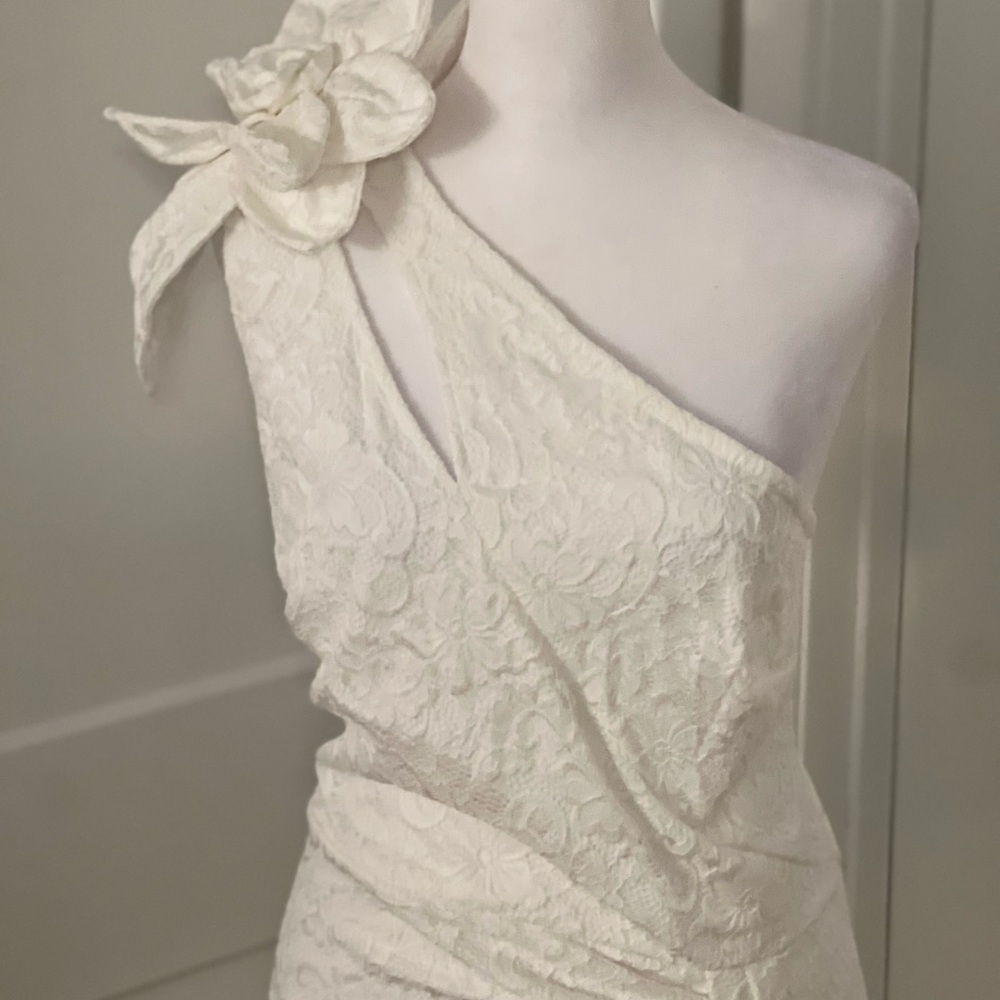 Gifted to Joss 🥰 Elegant One-Shoulder White Gown - Picture 4 of 16